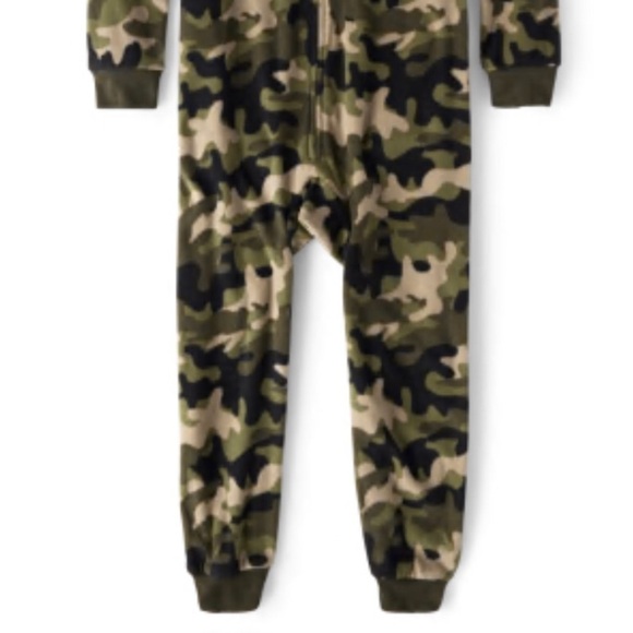 Boys camo hooded fleece one piece pajamas size large NWT flame resistant - Picture 2 of 7